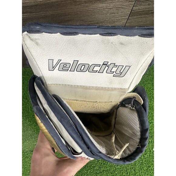 Vaughn Velocity 7400 blocker Goalie Hockey Junior jr Right hand - Picture 7 of 9